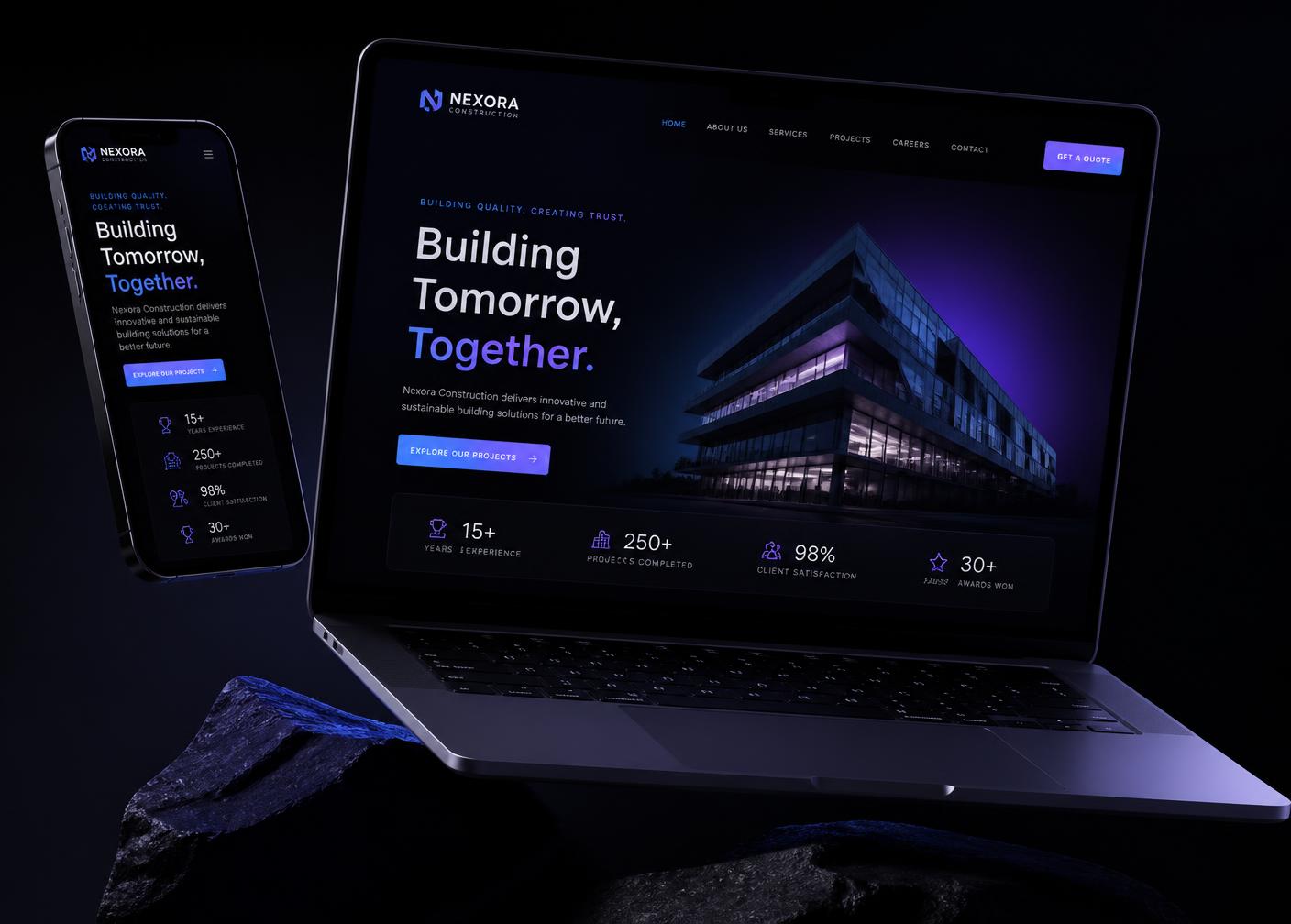 Návrh moderních webových stránek zobrazený na notebooku a mobilním telefonu